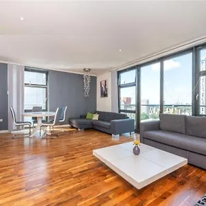 Penthouse Canary Wharf - Free Wifi Apartment London